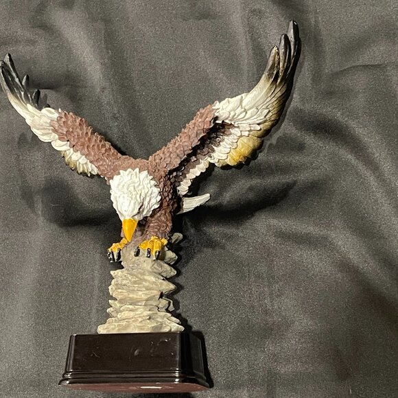 Eagle Landing on the Rock Statue - Picture 1 of 5